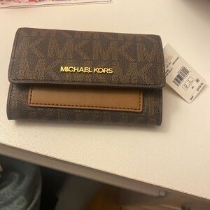 Michael Kors BNWT Jet Set Medium Signature Logo 2-in-1 Wallet